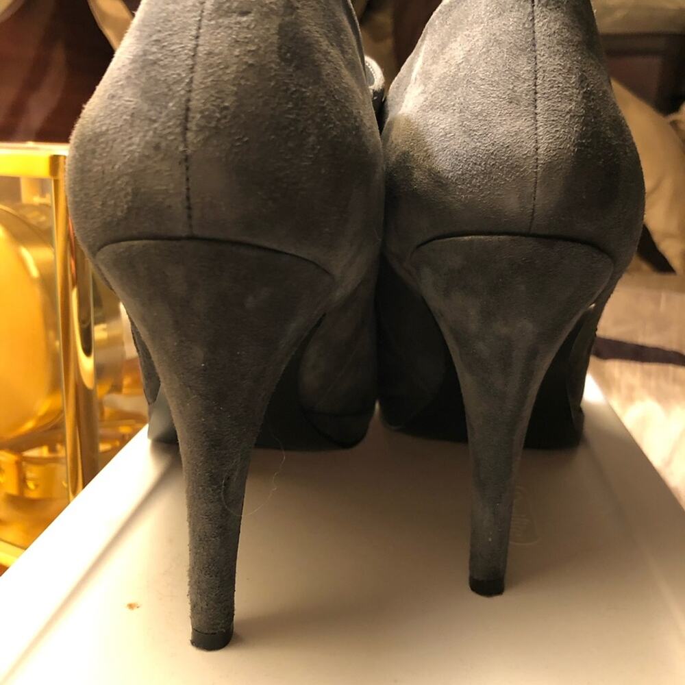 BANDILINO Grey Suede Platform Booties w/ zipper - Picture 3 of 7